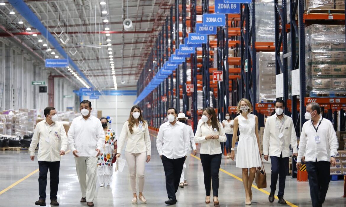 La pandemia parece estar cediendo: Vila Dosal en la inauguración de Cedis de Walmart