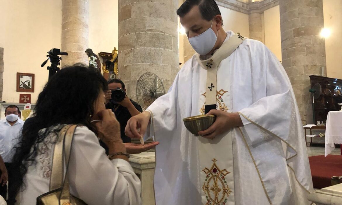 La pandemia no es un castigo de Dios, dijo el Arzobispo de Yucatán al oficiar la misa por la Patria