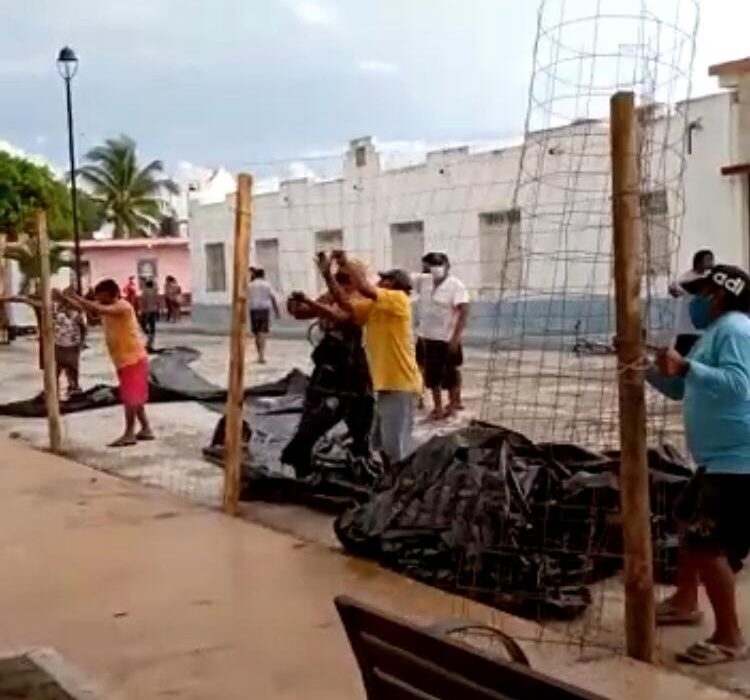 Comisario de Chicxulub Puerto intenta impedir obras de remodelación del parque y nuevo mercado