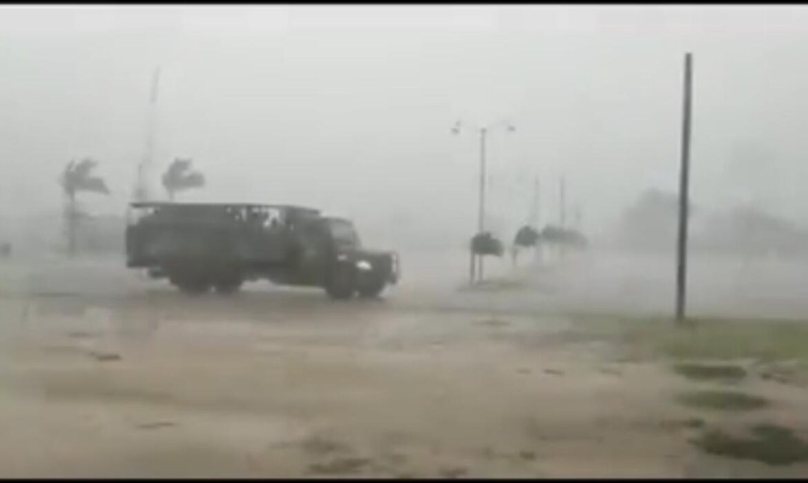 «Delta», de categoría 2, golpea el oriente de Yucatán desde las 9 de la mañana