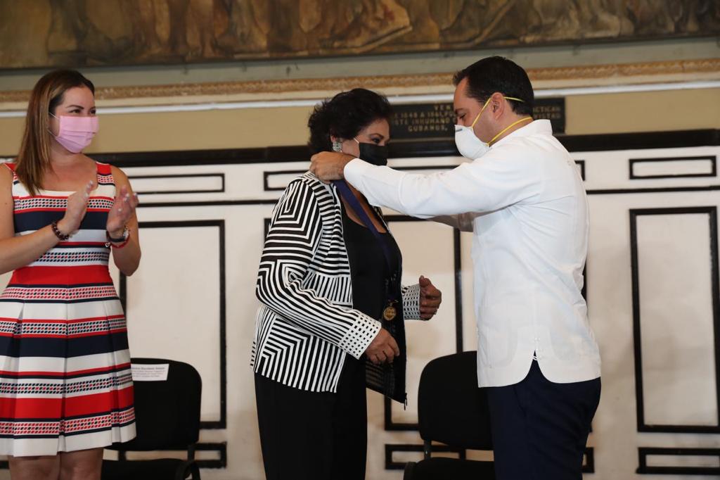 María Medina recibe la Medalla Yucatán 2020