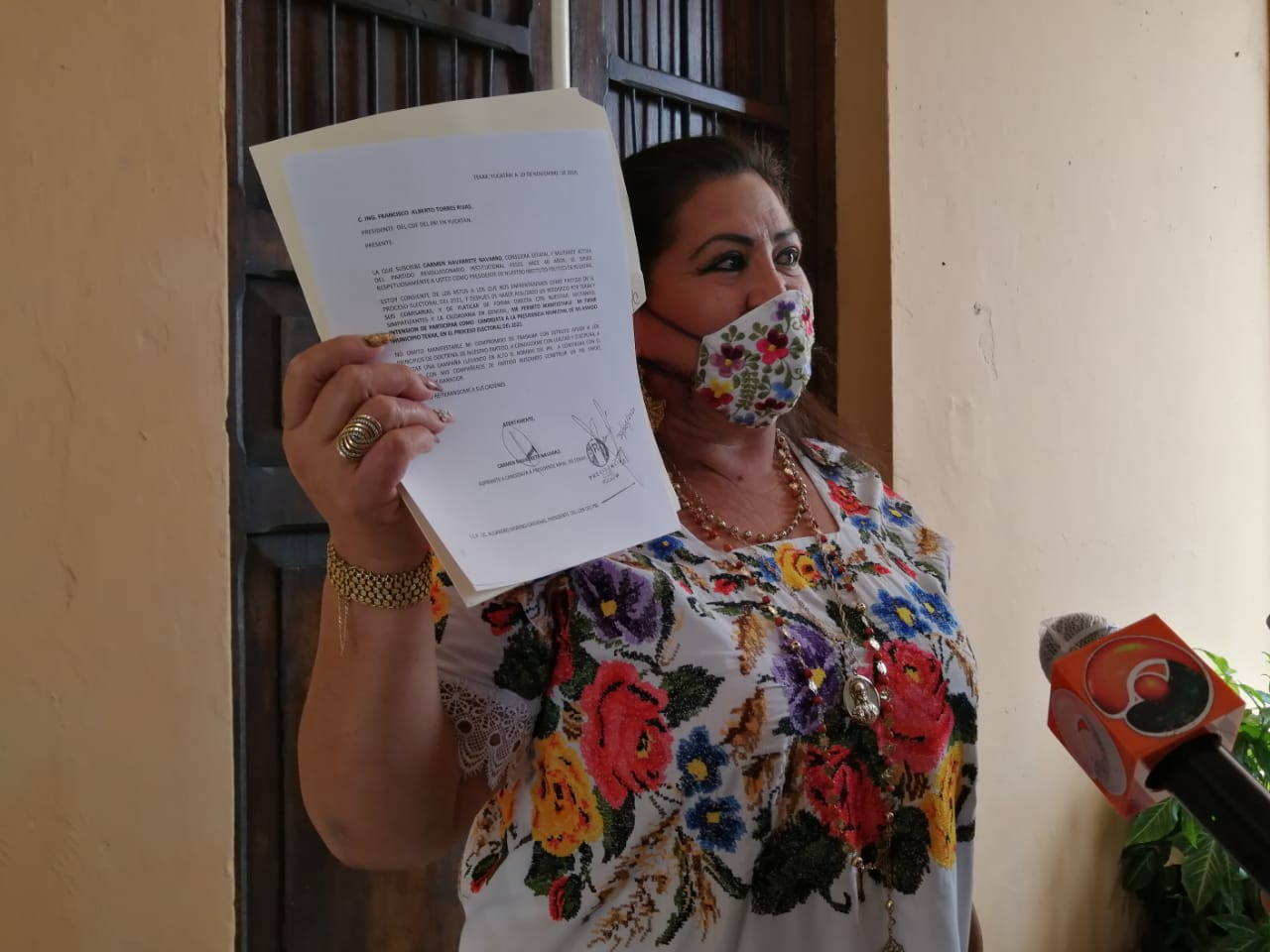 Carmen Navarrete se apunta para alcaldesa de Tekax al tiempo que refrenda su militancia en el PRI