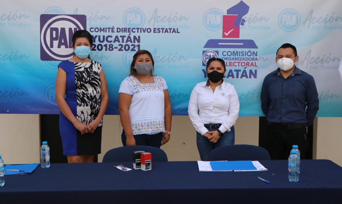 Panistas se inscriben en el proceso interno para las alcaldías de Yucatán