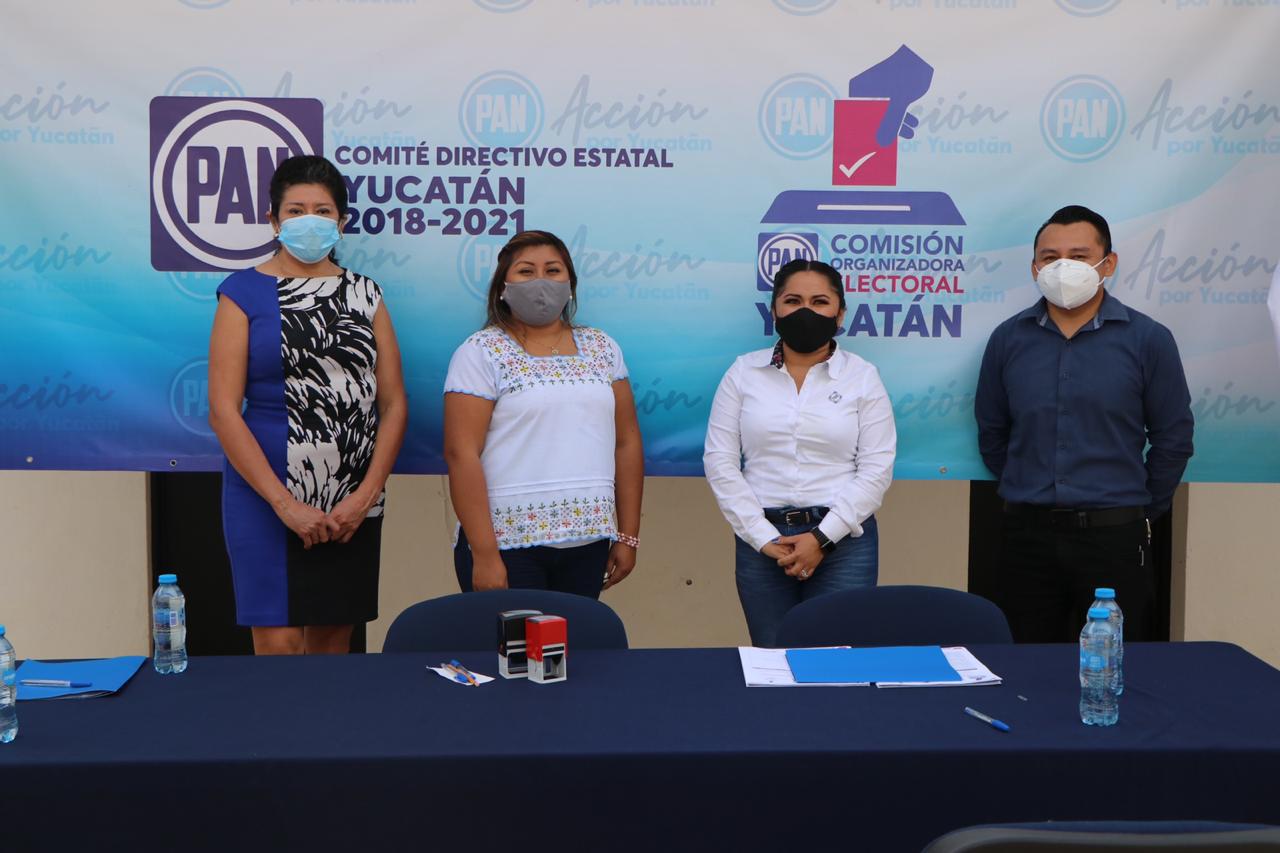 Panistas se inscriben en el proceso interno para las alcaldías de Yucatán