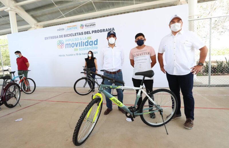 Vila entrega bicicletas. El Gobierno del Estado financia la mitad del costo del vehículo
