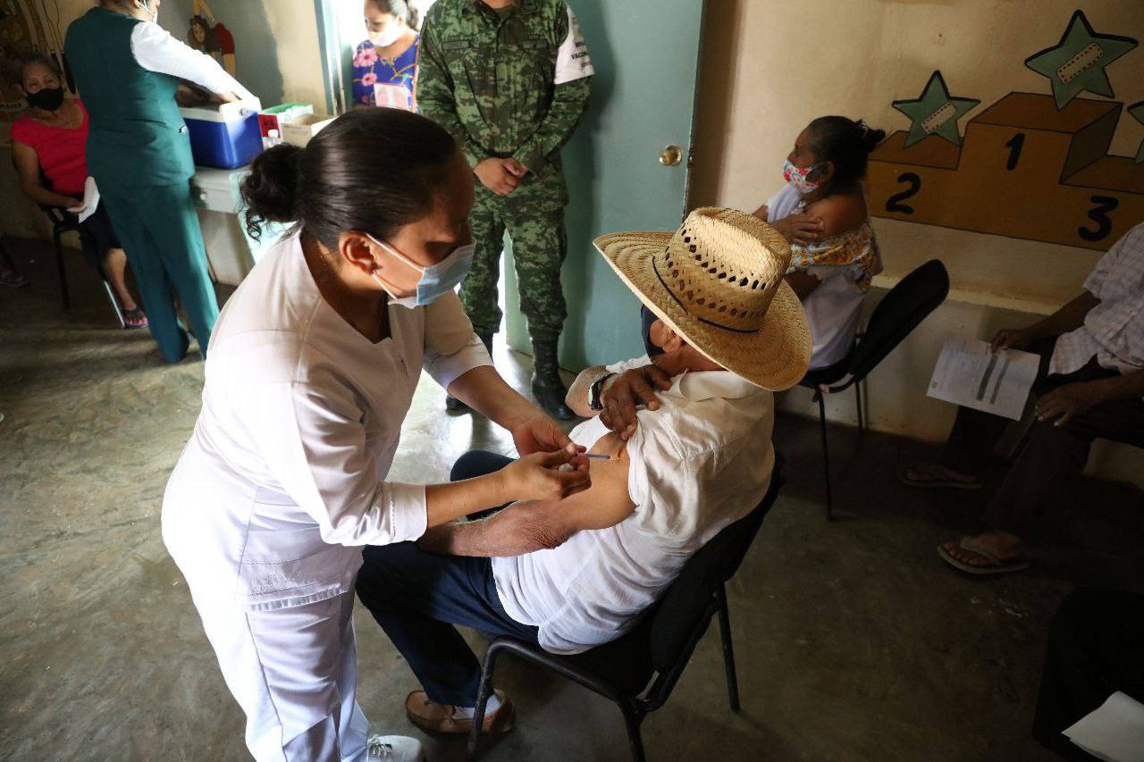 «Aunque estemos vacunados, no podemos cantar victoria»: Luis Chuc, de Motul