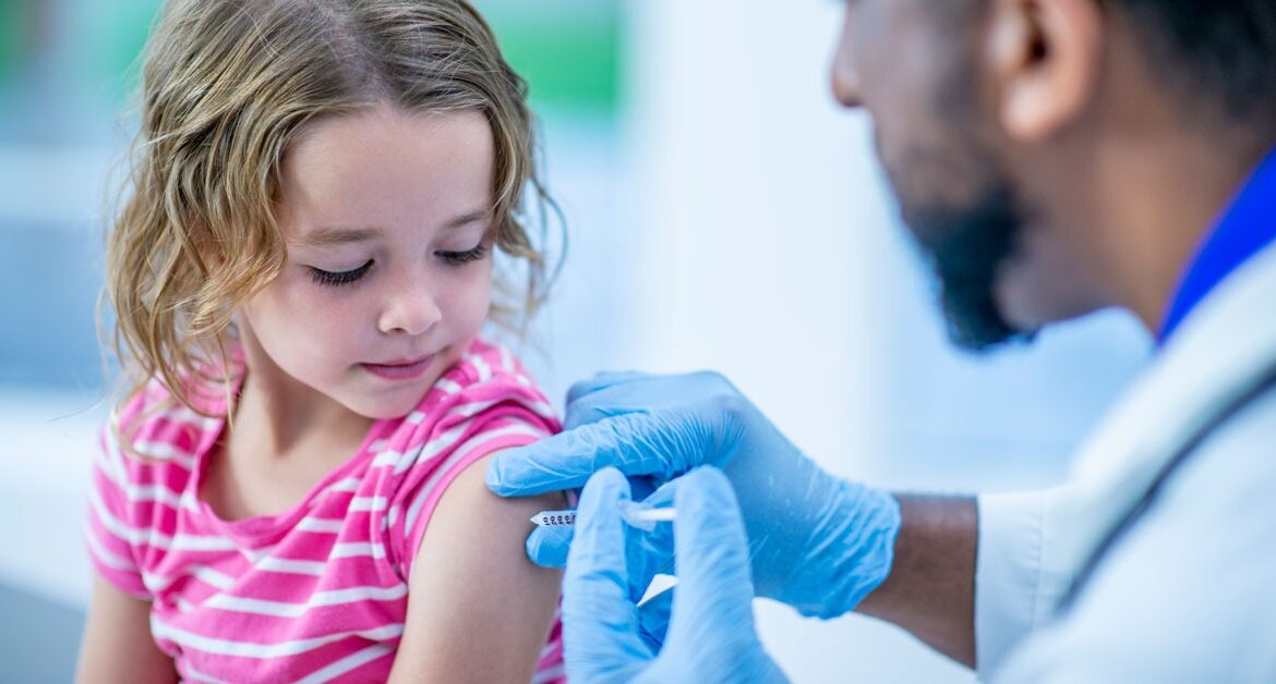 Llaman a completar esquema de vacunación infantil sin temor