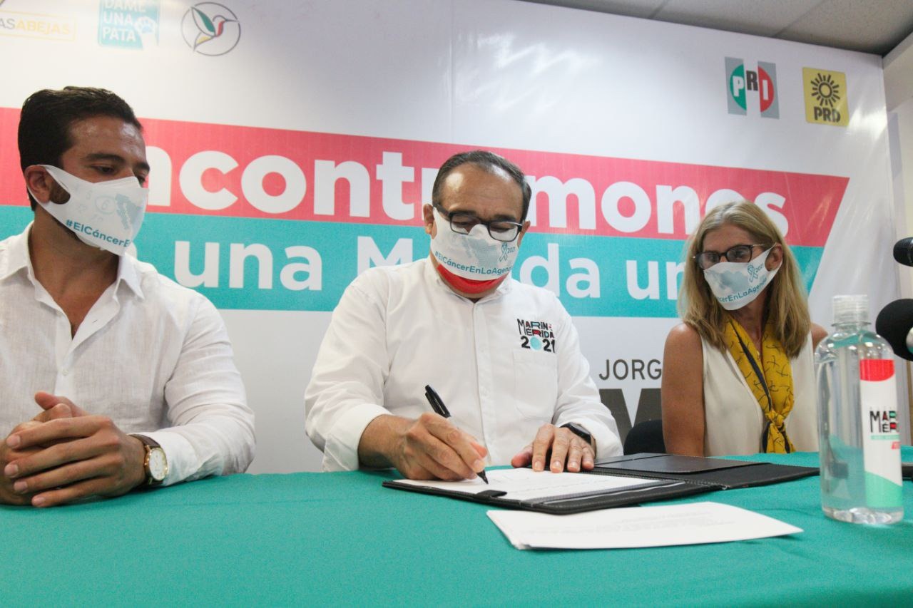 Ramírez Marín firma convenio para apoyo a personas con cáncer