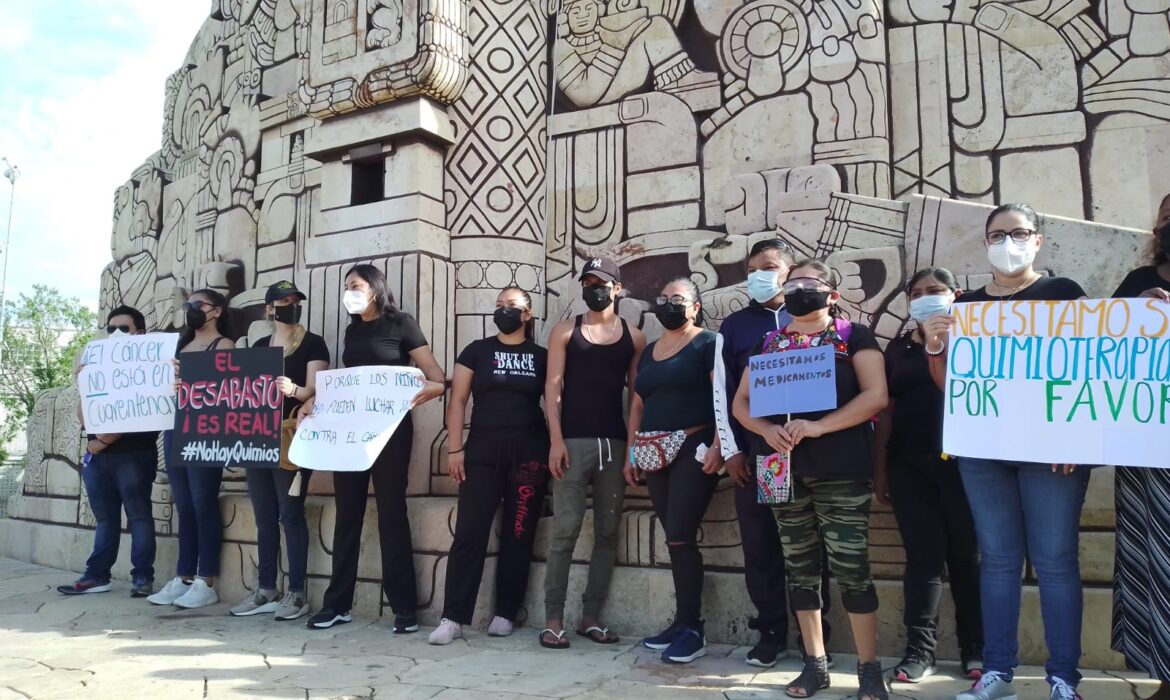 «No somos golpistas», dicen familiares de niños y niñas con cáncer en manifestación