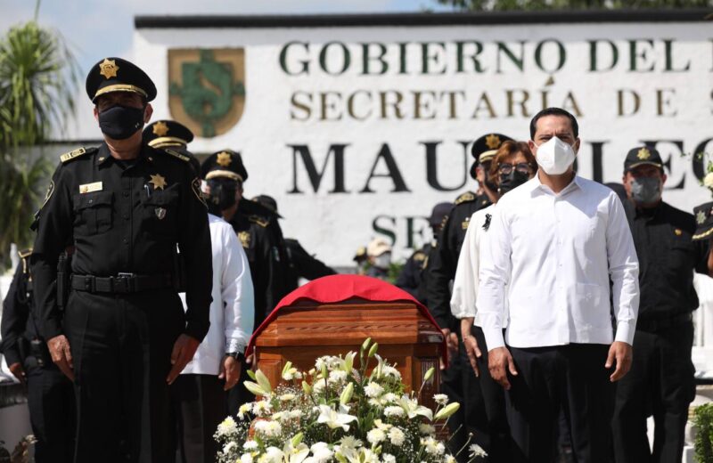 Despiden al policía Raúl Adrián con honores; FGE investiga feminicidio