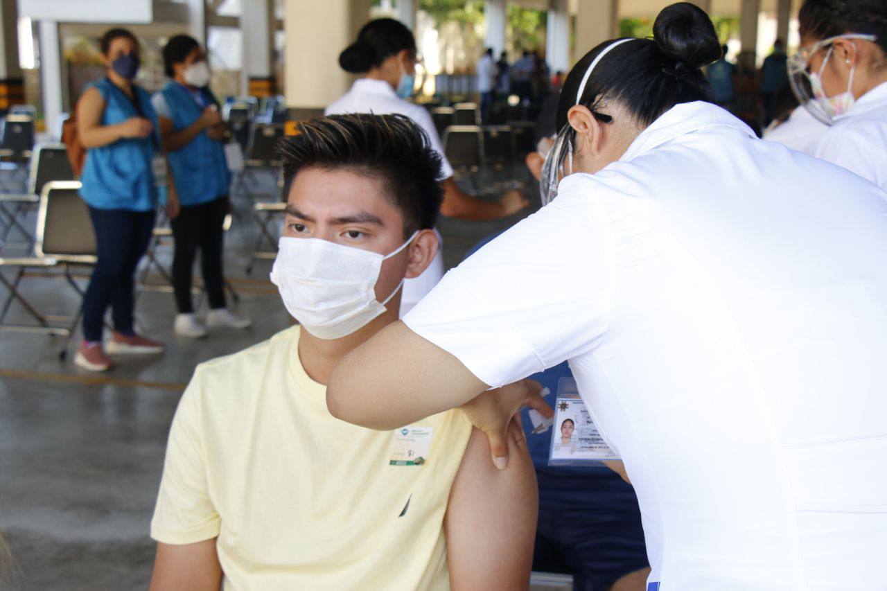 El próximo martes inicia vacunación a jóvenes de 18 a 29 años en Mérida