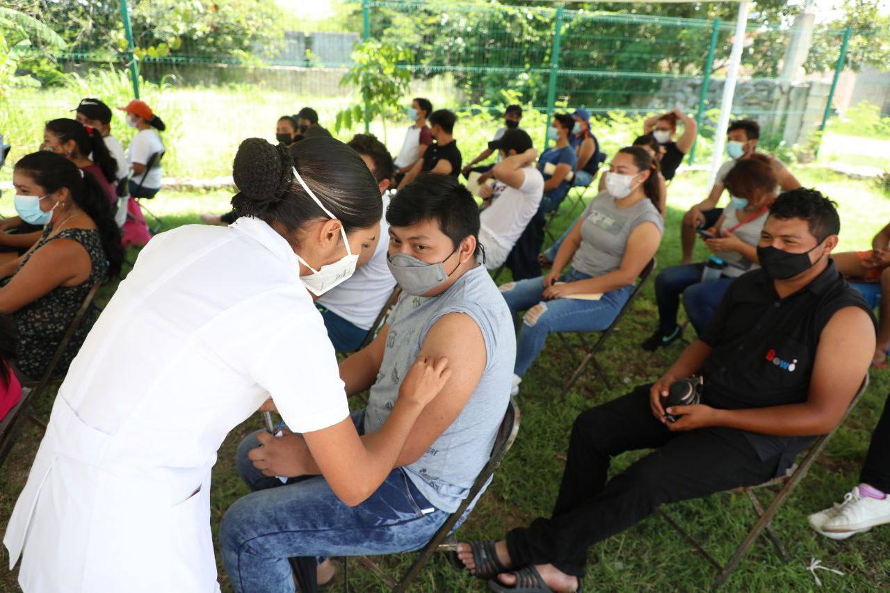 Primeras dosis de vacuna a jóvenes de 18 a 29 años en Mérida