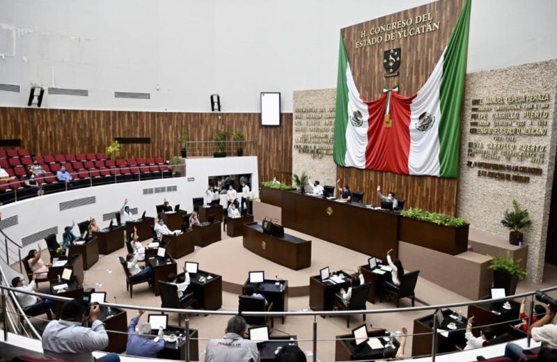 Congreso del Estado rinde honores a exgobernador Granja Ricalde
