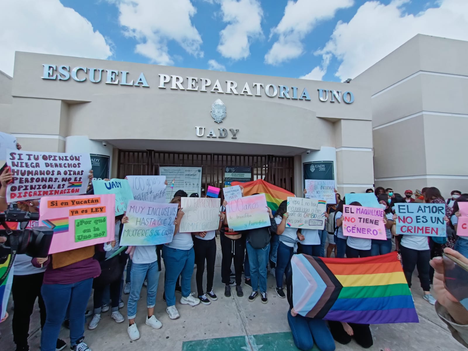 Estudiantes de la Prepa 1 de la UADY denuncian odio a la diversidad sexual en sus instalaciones