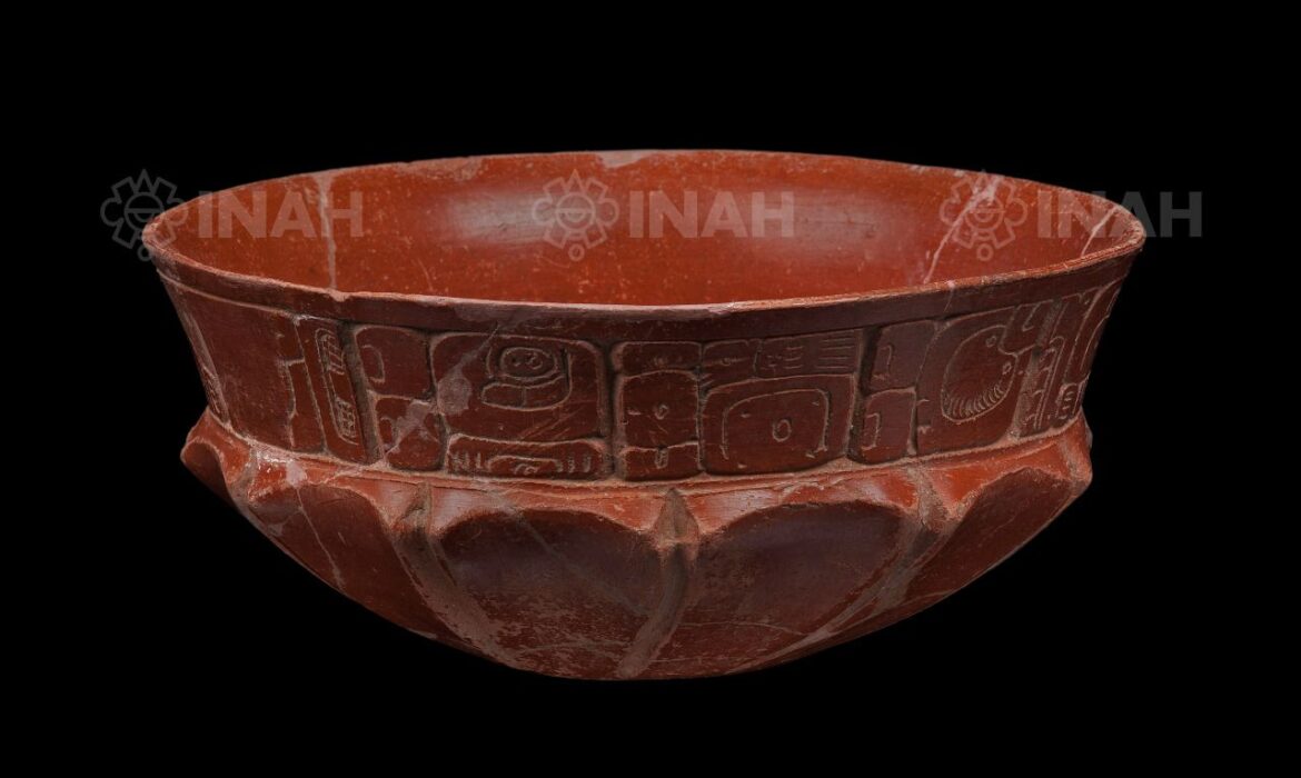 Encuentran vasija dedicada al Gran Señor Maya en las excavaciones del Tren Maya￼