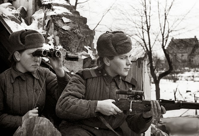 Las mujeres en la guerra y la guerra contra las mujeres