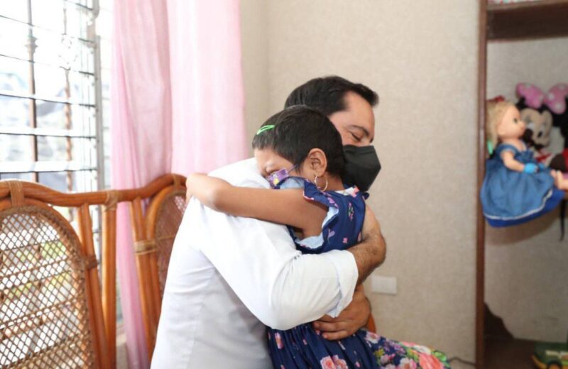 Pacientes con cáncer reciben apoyo de manos de Vila Dosal