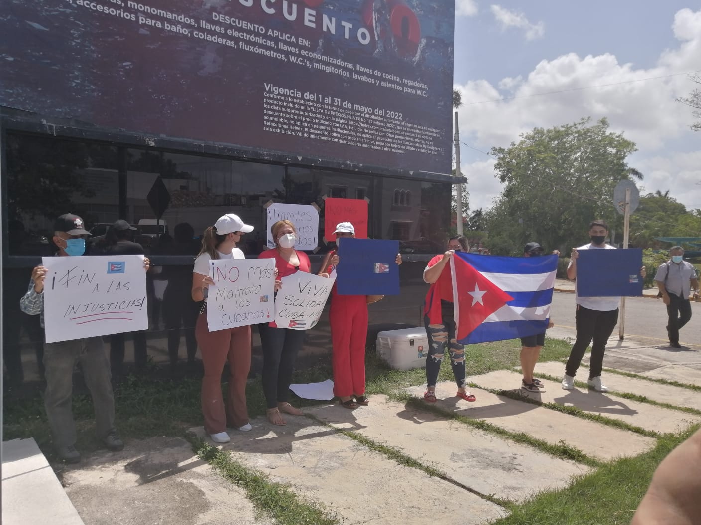 INM sostiene que han rechazado a cubanos por inconsistencias; protestas en sus oficinas