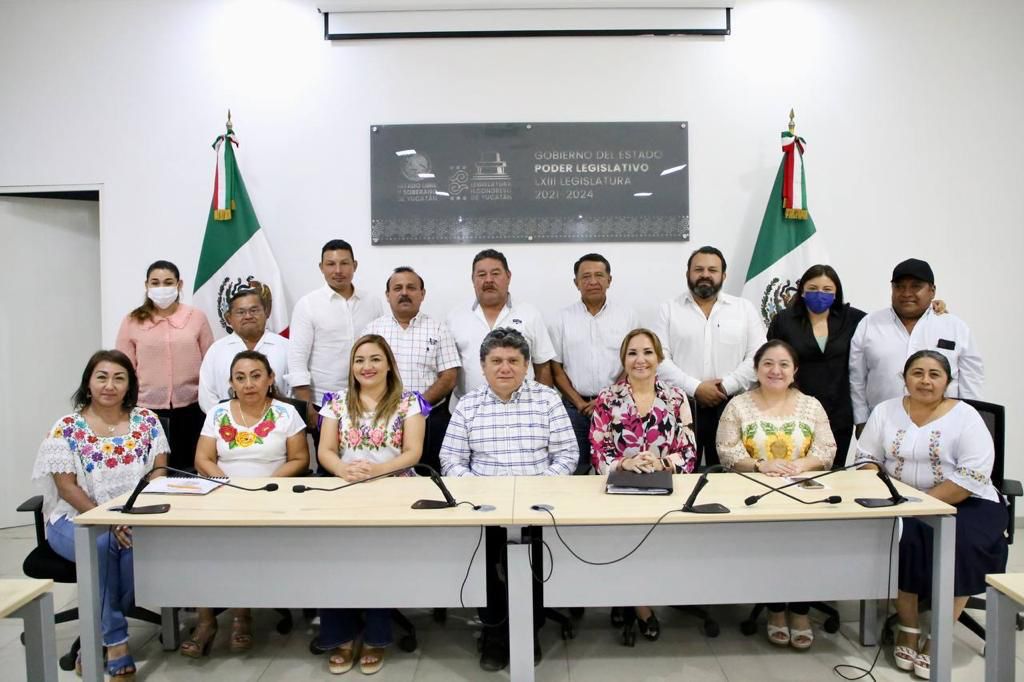 Diputados priístas, de la mano con alcaldes y alcaldesas yucatecas