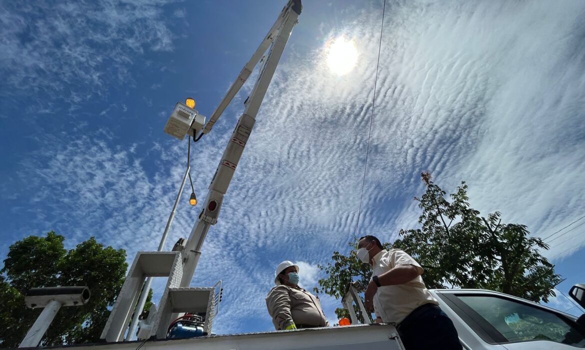 Estrenan luminarias tipo LED en Avenida Constitución, en el viejo sur