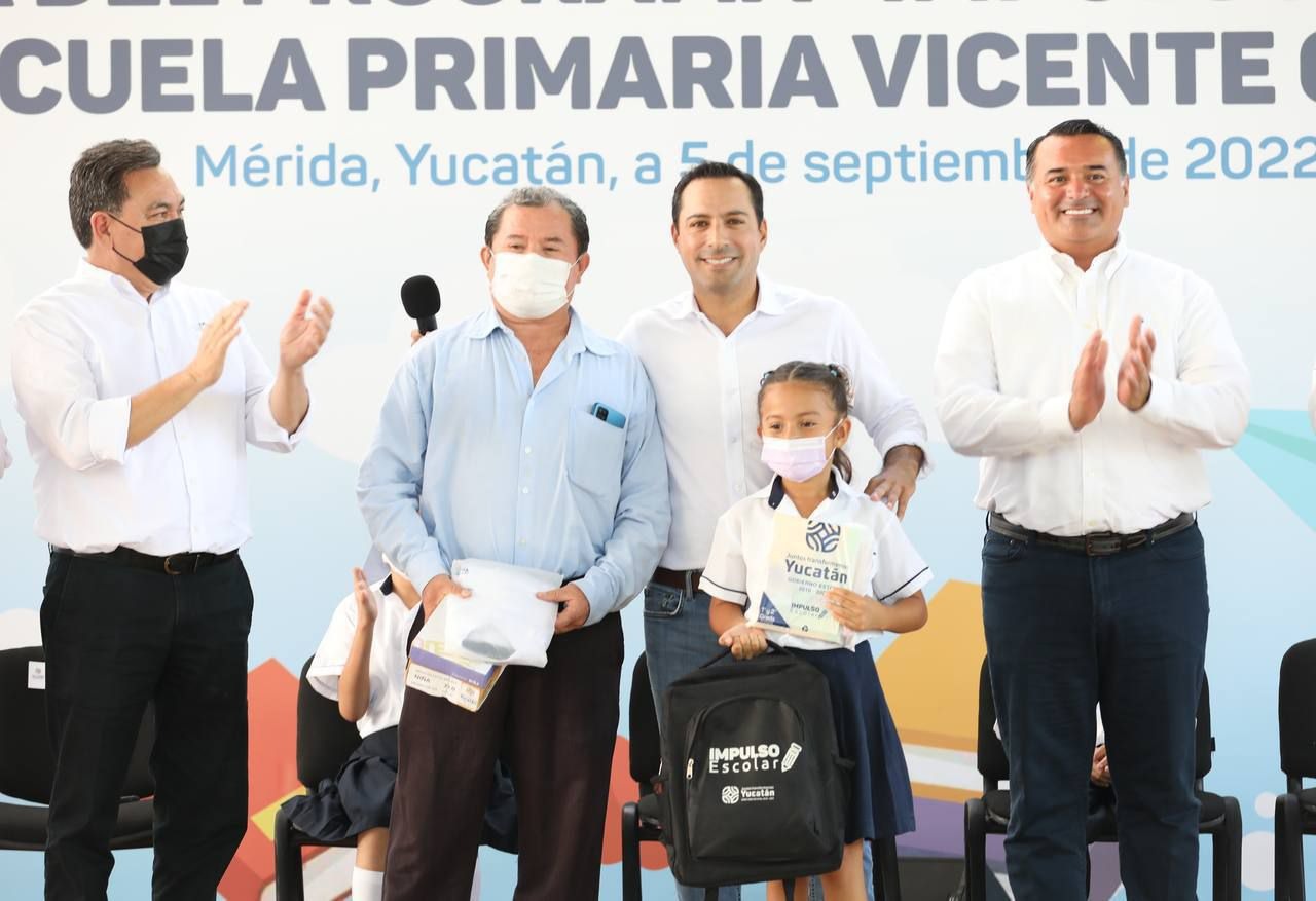 Vila Dosal exhorta a estudiantes a obedecer a papás y a maestros