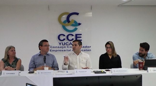 Magistrados del TSJ de Yucatán exponen modelo de justicia laboral a empresarios