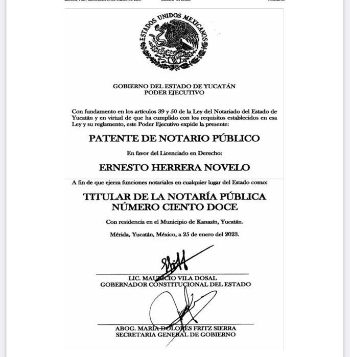 Ejecutivo expide 35 patentes de Notarios Públicos; Ernesto Herrera recibe la suya