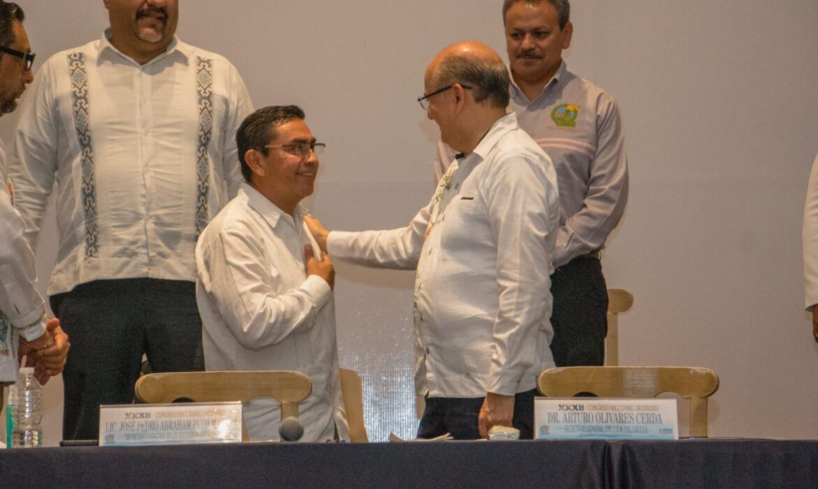 Javier Campos rinde protesta como dirigente sindical del IMSS