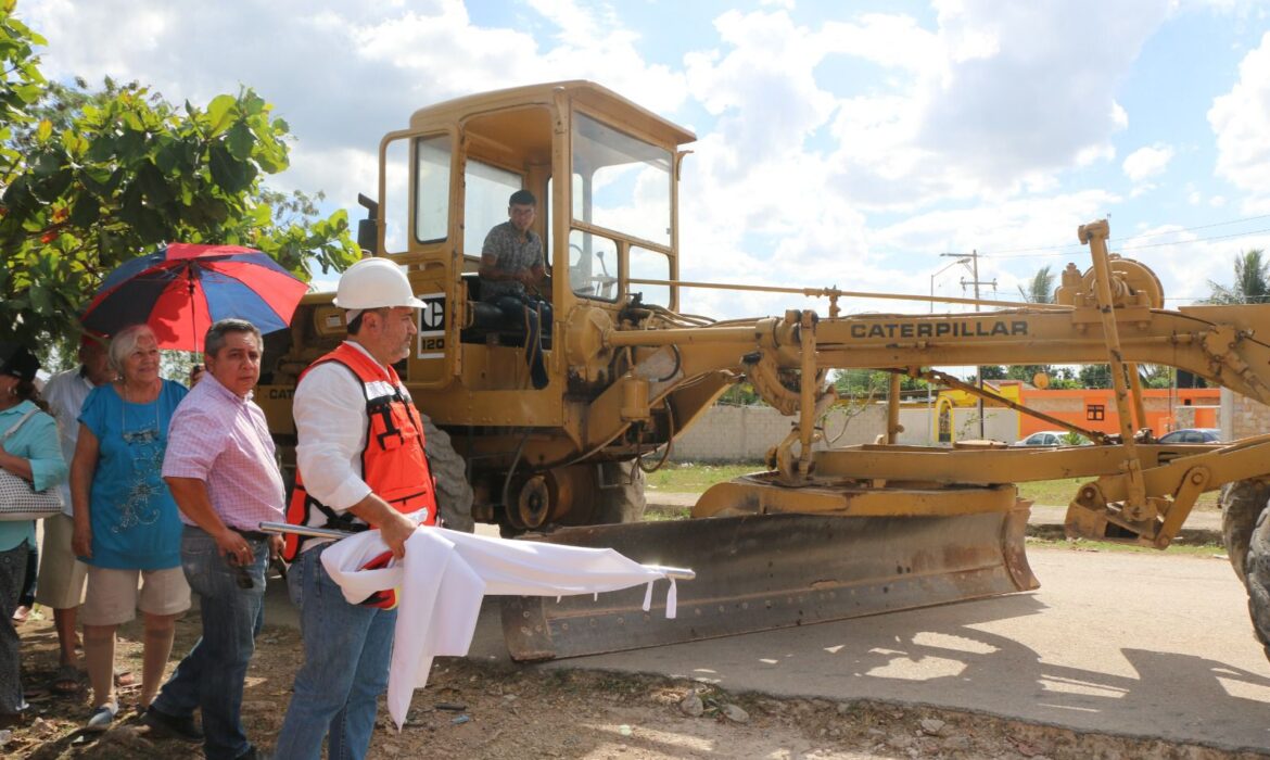 Catem Yucatán apoya a vecinos de Leona Vicario con reparación de calles