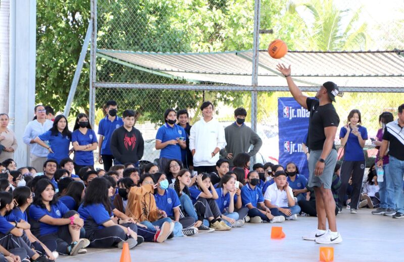 Profesionales de la NBA comparten sus conocimientos con jóvenes yucatecos de secundaria