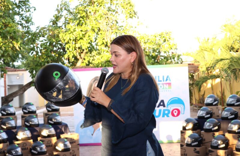 «Llega Seguro», programa de Cecilia Patrón para dotar de cascos a motociclistas