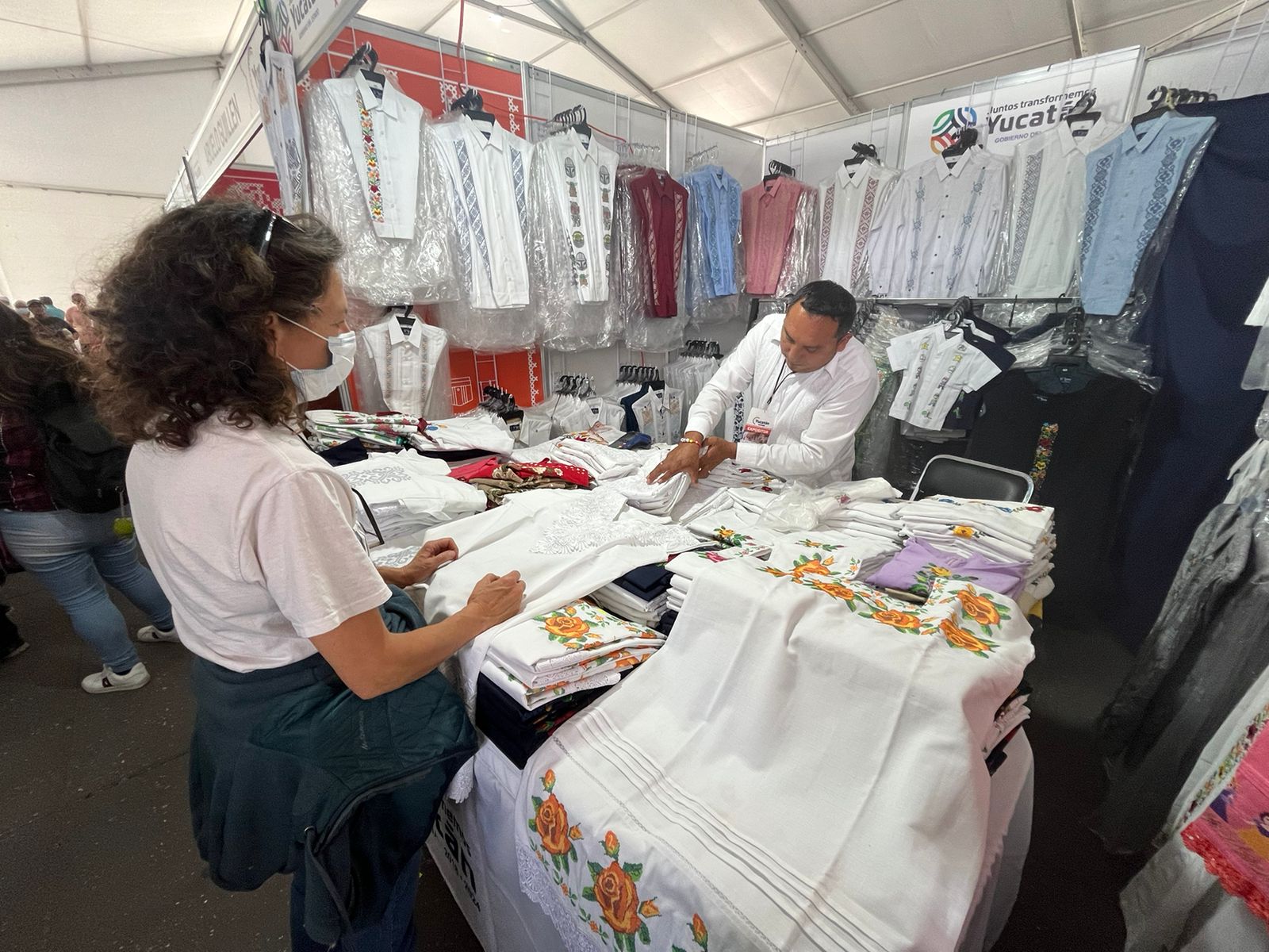 Guayaberas y artesanías de lo más demandado en Yucatán Expone