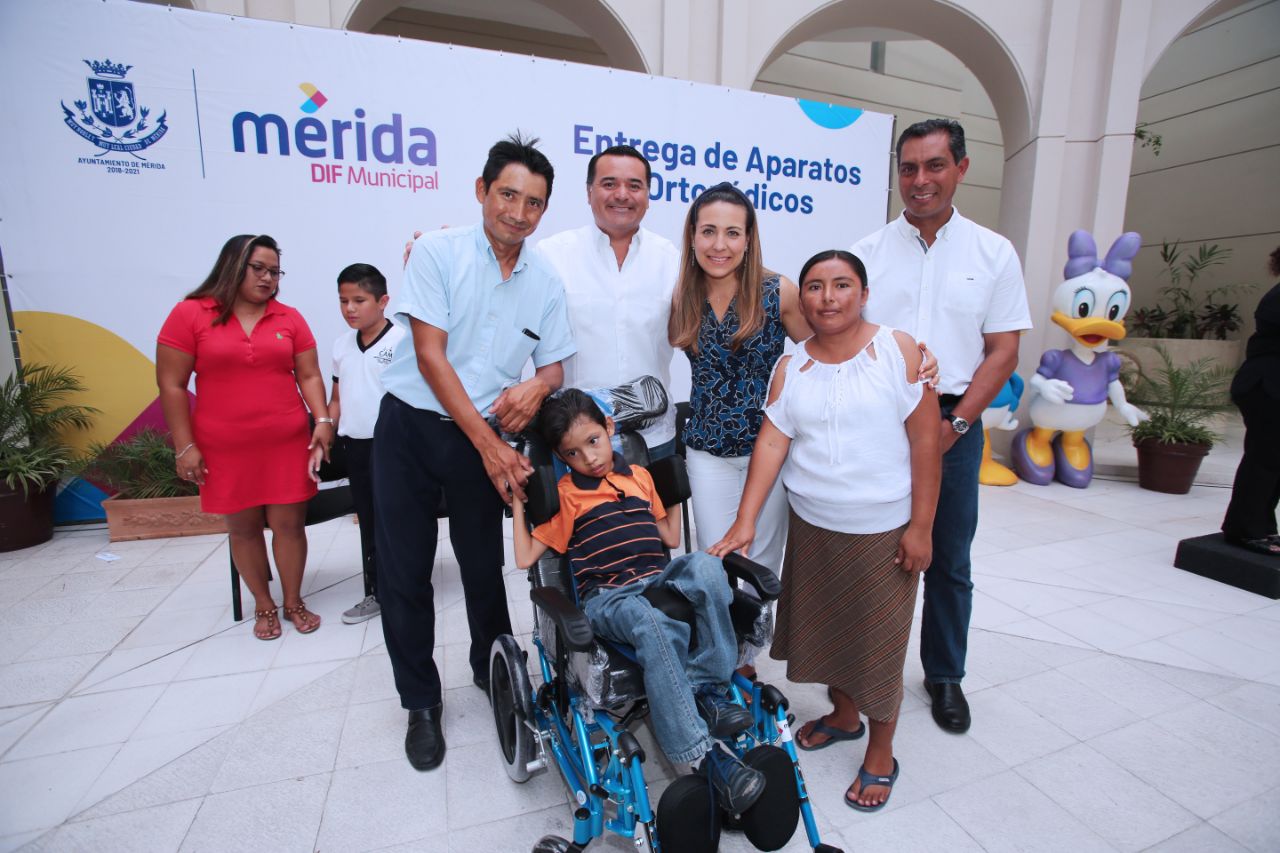 Inclusión con la entrega de aparatos ortopédicos por el DIF Mérida