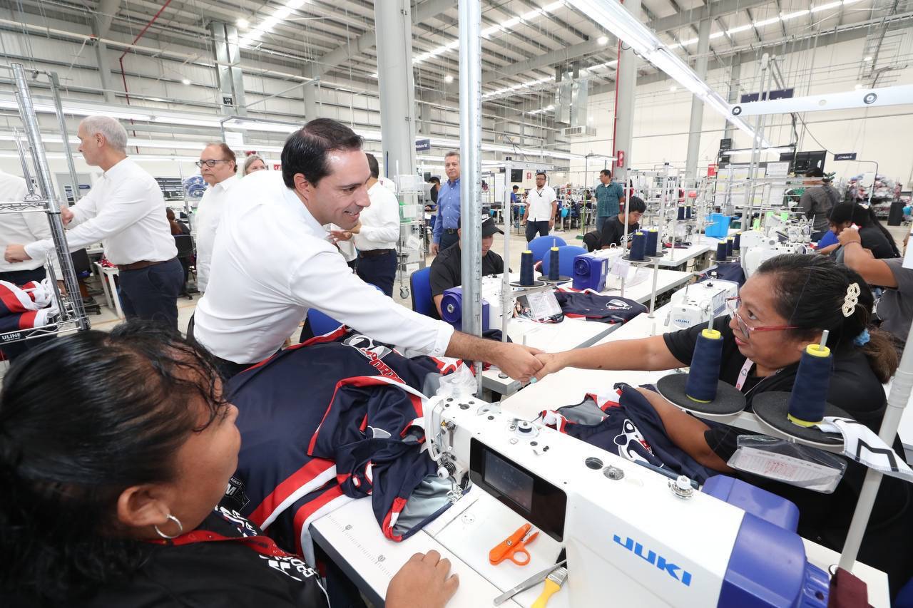 Inauguran maquiladora de Augusta Sportswear Brands en Mérida