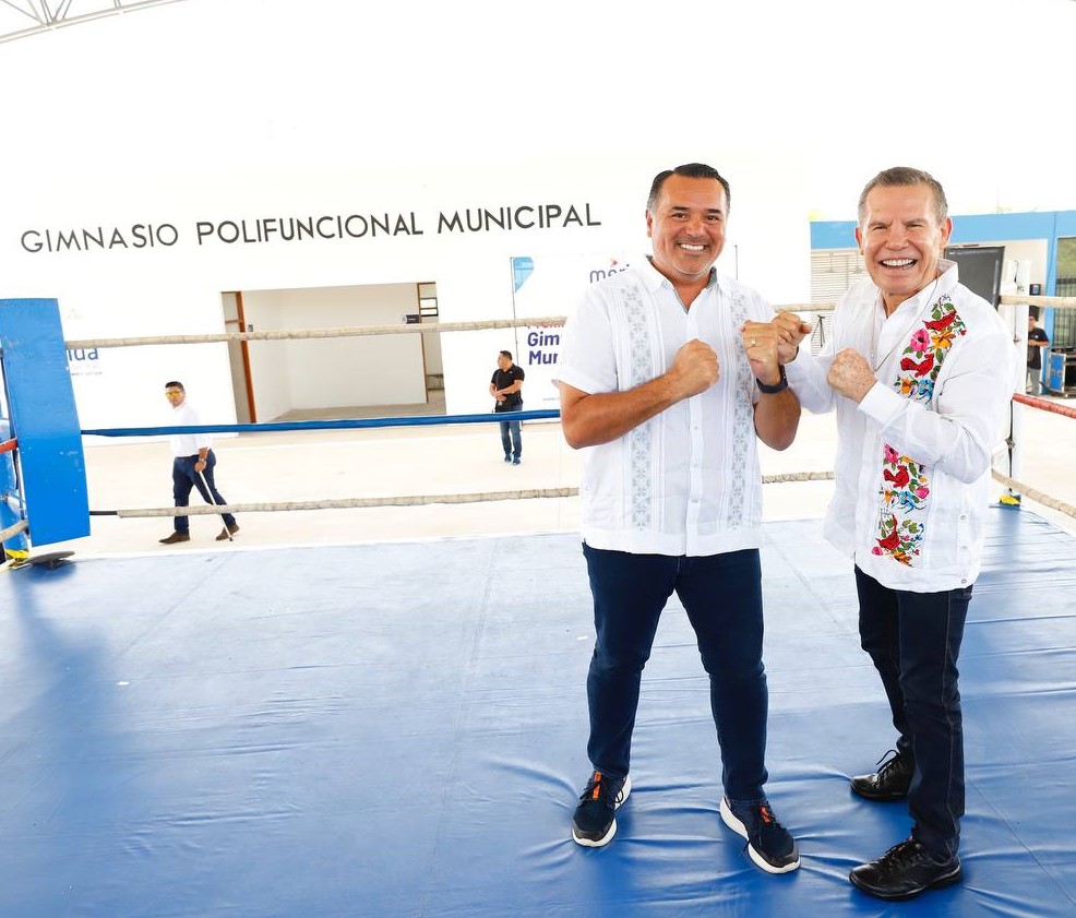 Julio César Chávez visita Mérida y se reúne con el Alcalde Renán Barrera