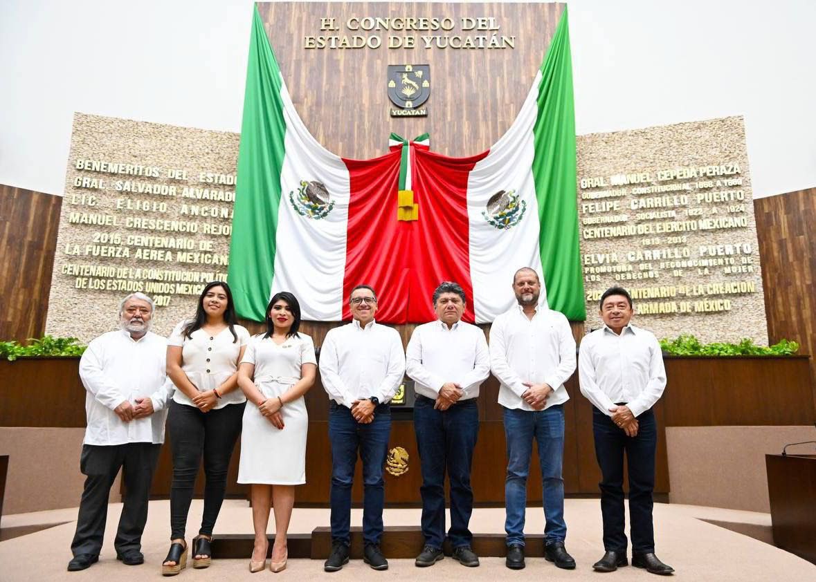 Sesión solemne por el bicentenario del Congreso del Estado de Yucatán
