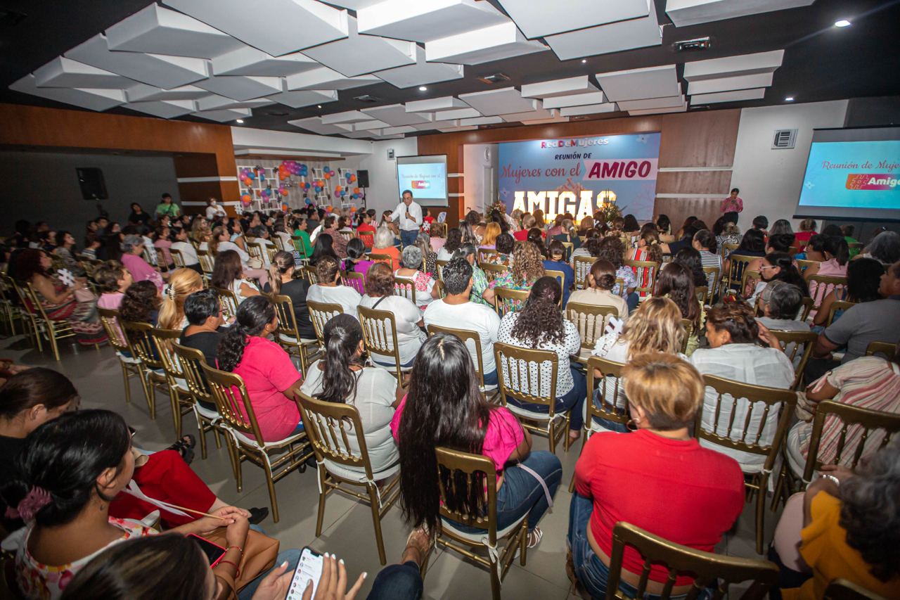 Liborio Vidal destaca el esfuerzo de las mujeres por Yucatán