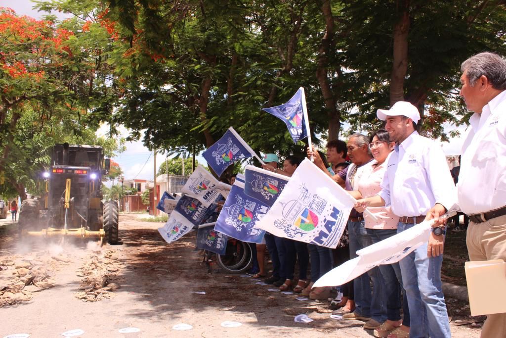 Inicia reconstrucción de calles en Paseos de Itzincab