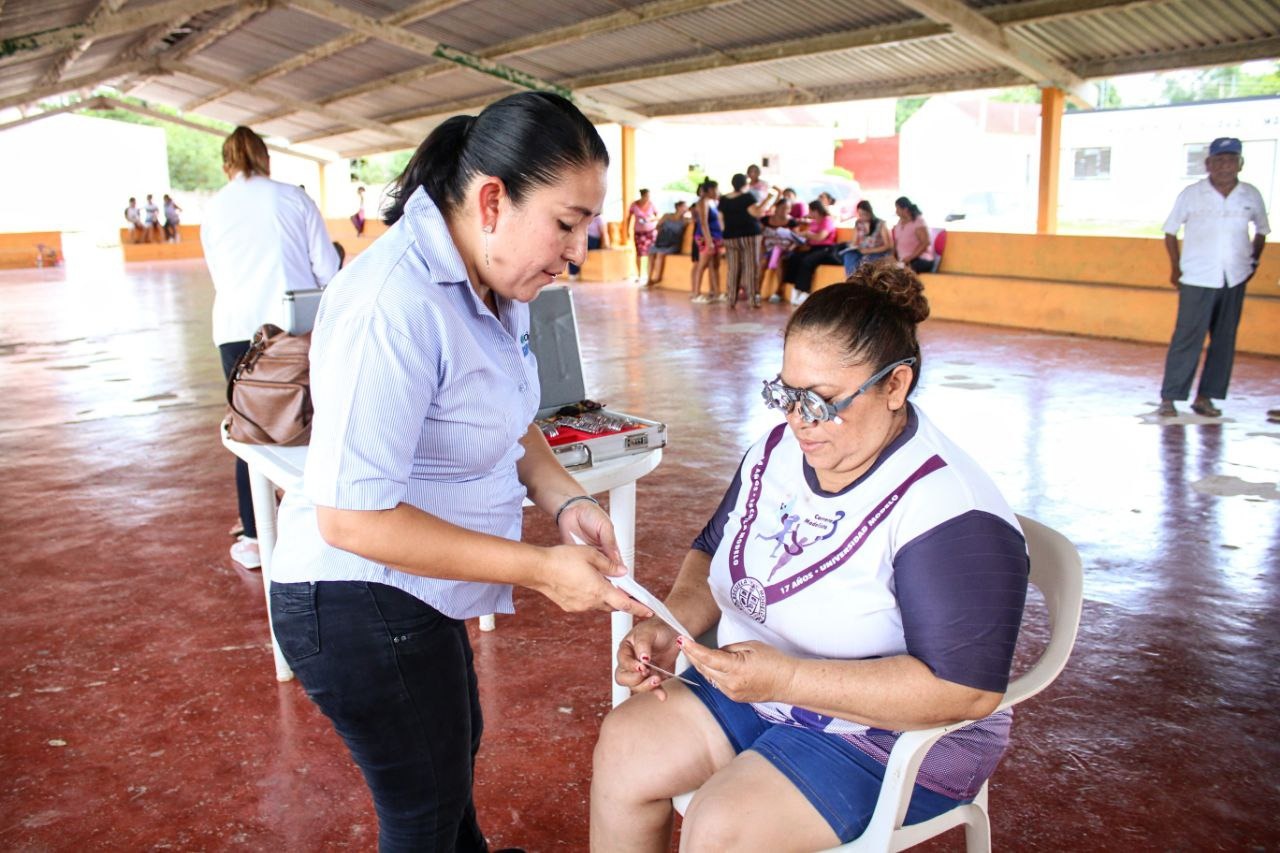 Jornadas de salud visual en Maxcanú a cargo de Clínicas Wilma Marín
