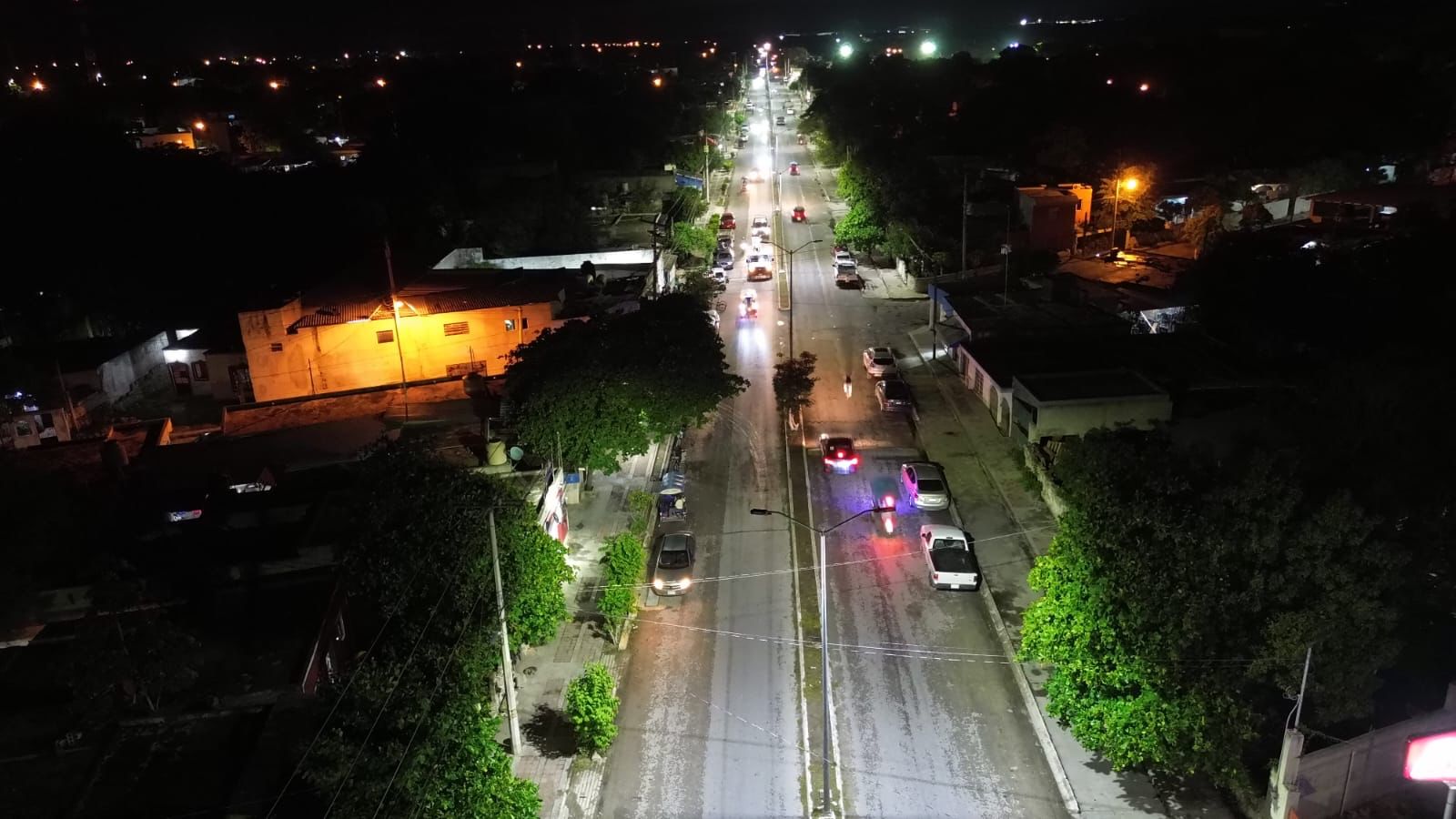 Modernizan iluminación de avenidas en Umán