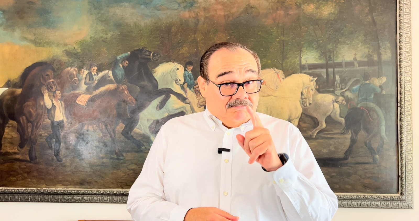 Jorge Carlos critica pasividad de Gobernadores ante libros de texto