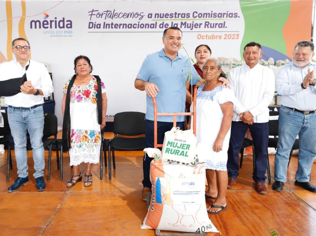 Celebran a la mujer rural con apoyos en Mérida