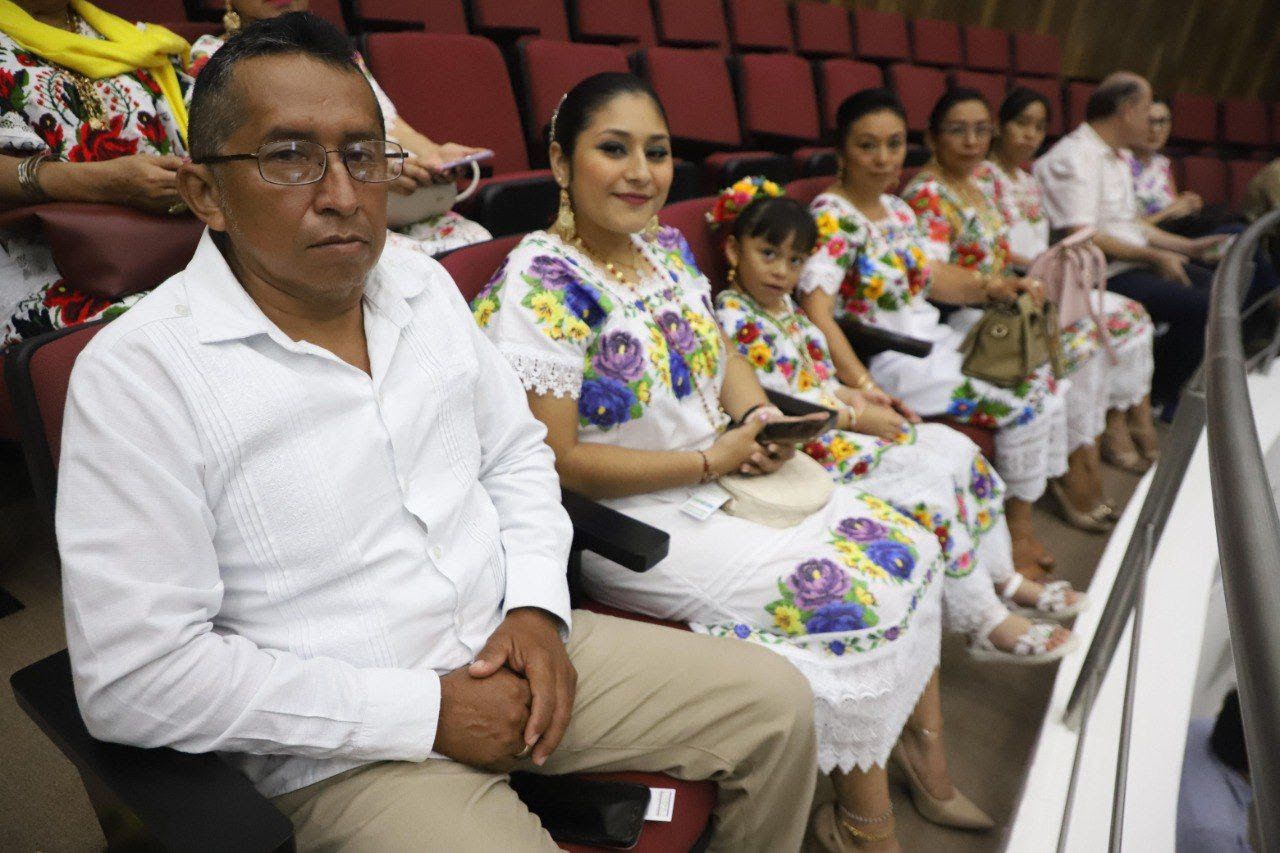El bordado yucateco ya es Patrimonio Cultural Intangible del Estado