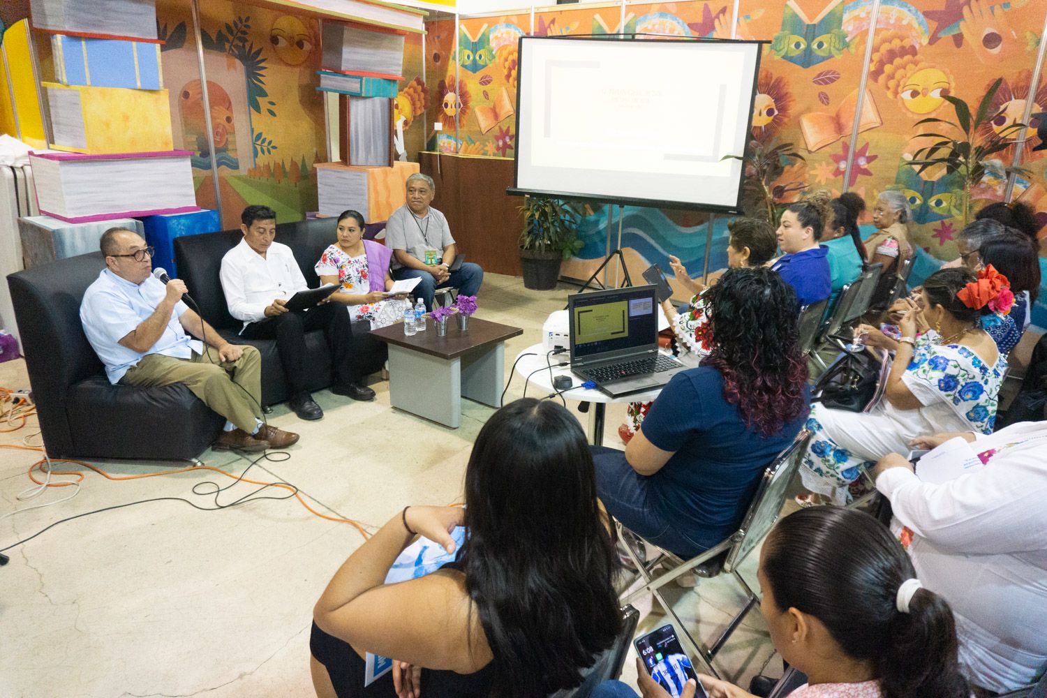 Leen a Octavio Paz en lengua maya en la FILEY