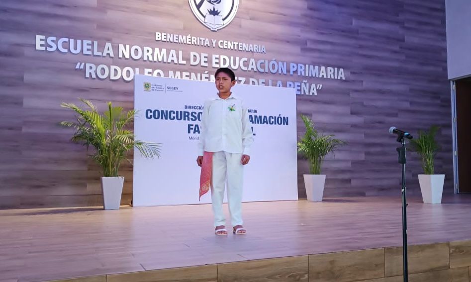 Manuel Palomo Tut, estudiante de telesecundaria, gana concurso de Declamación 2024