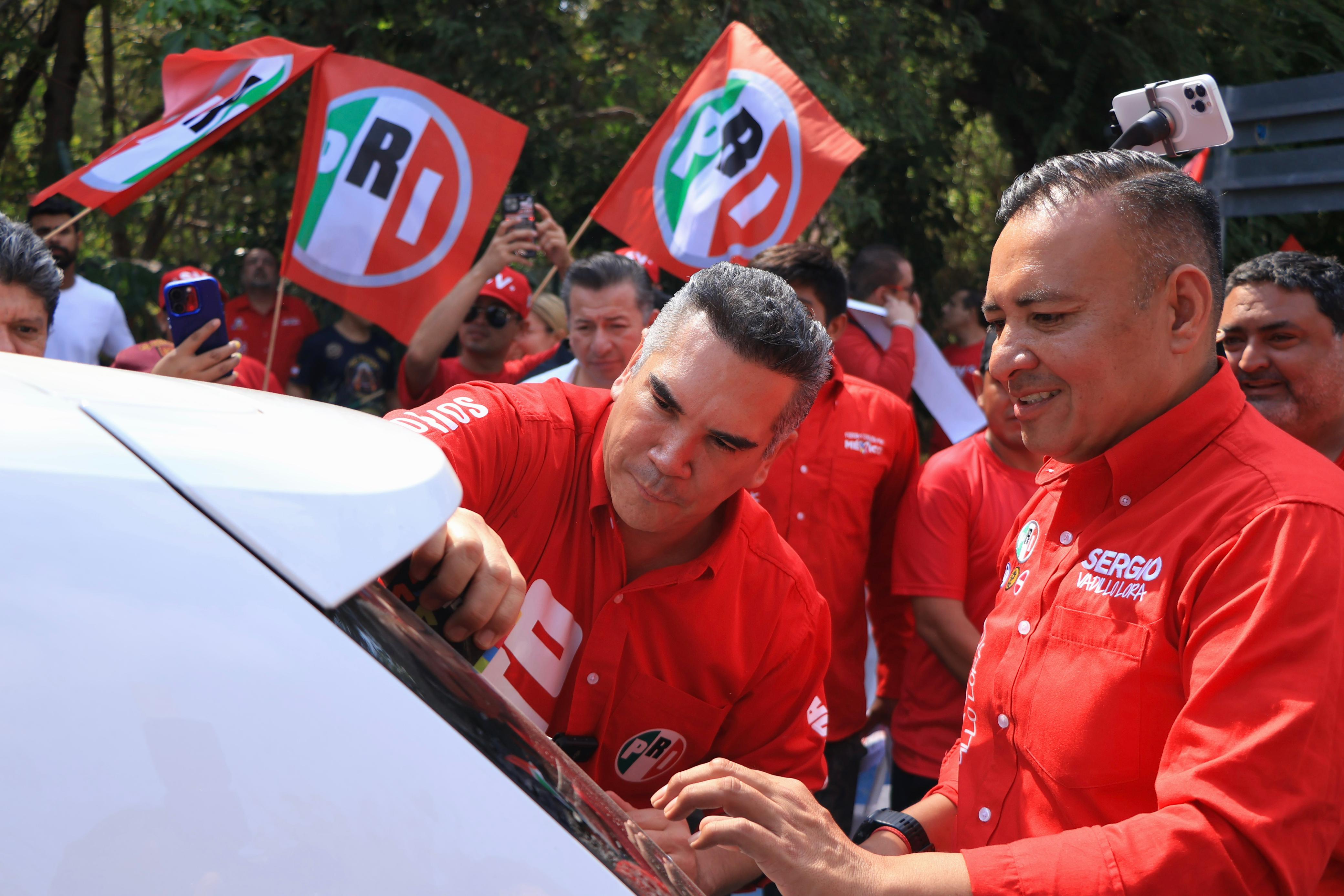 Alito hace campaña en Mérida con Vadillo y Rolando