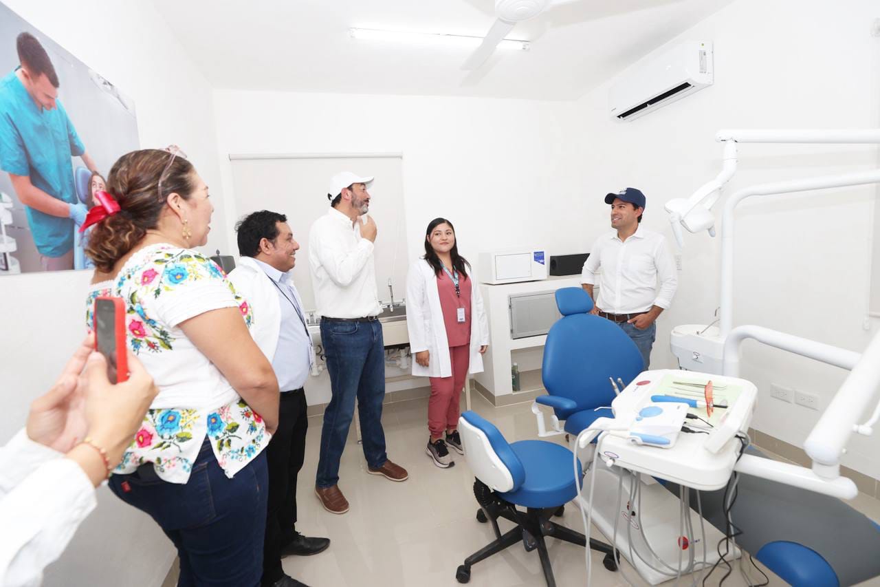 En Tekax, Vila Dosal supervisa modernización del centro de salud de Kancab
