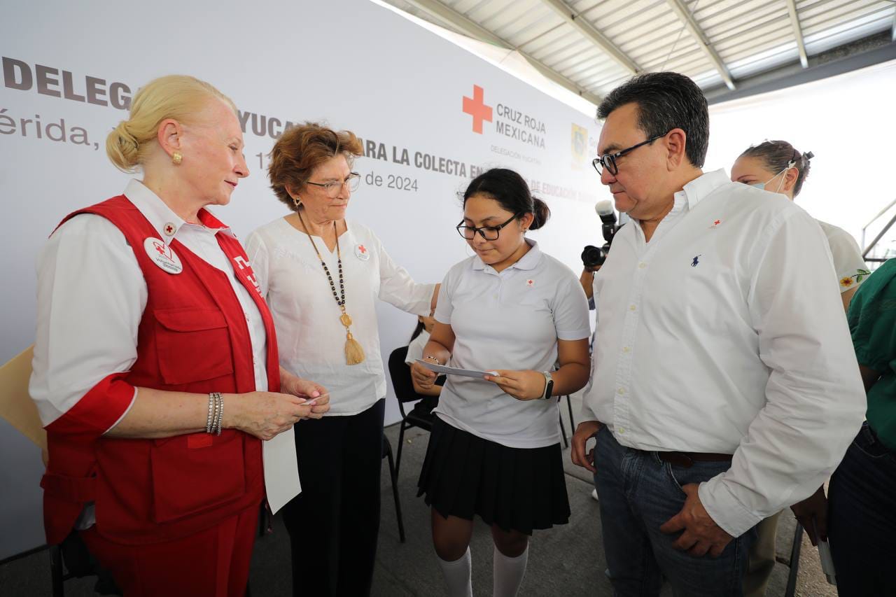 Escuelas yucatecas se suman al boteo de la Cruz Roja