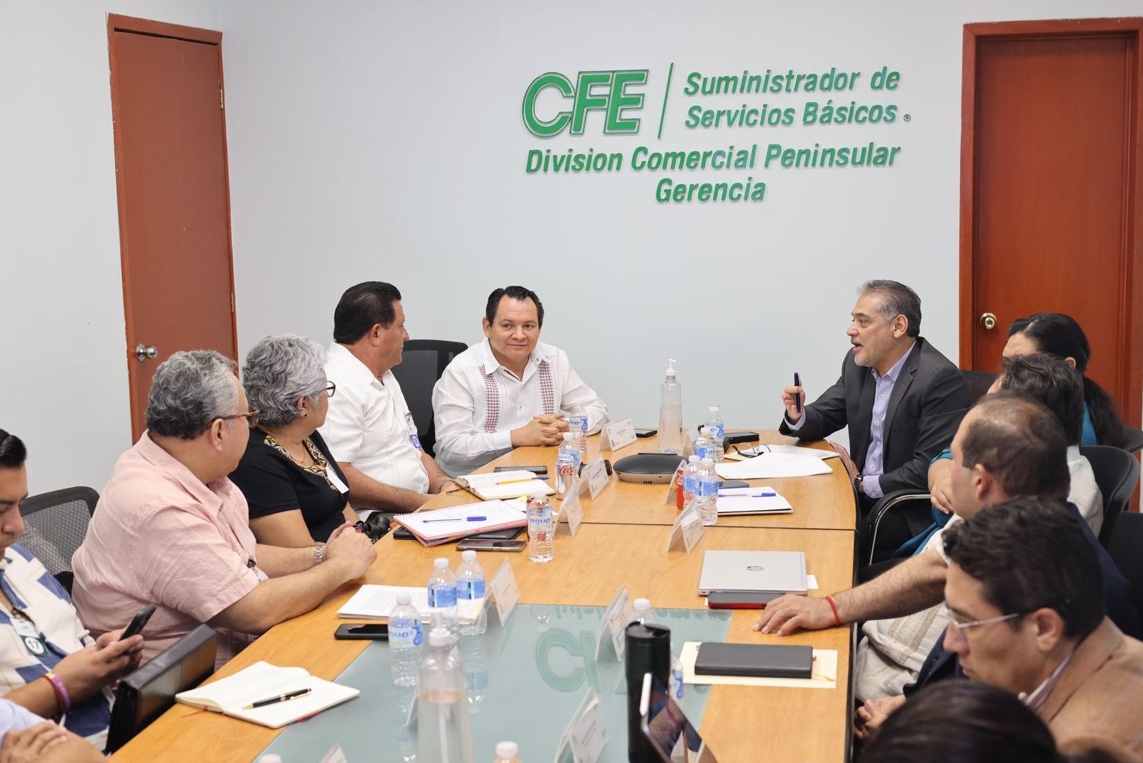 Huacho instruye atención a problemas del campo con CFE