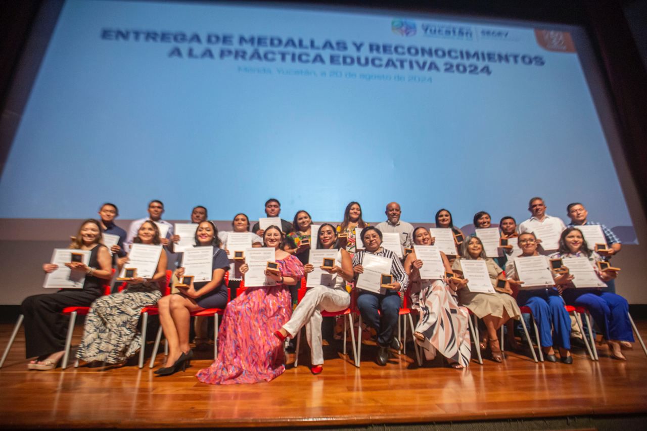 Medallas a maestros y maestras con prácticas educativas innovadoras